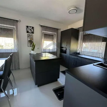 Rebeka Nyaralo Medencevel Holiday home Vonyarcvashegy