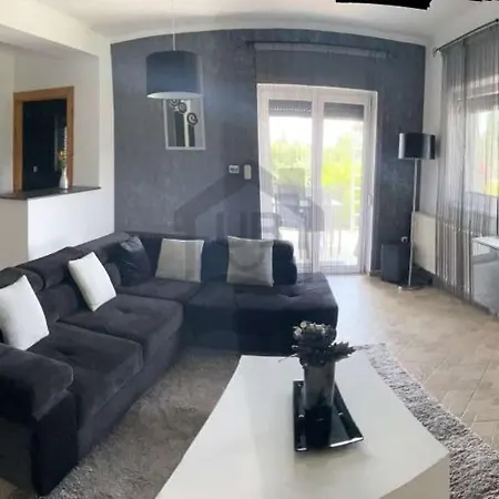 Rebeka Nyaralo Medencevel Holiday home *